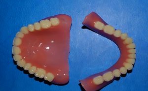 Read more about the article FB User Flogs Dead Granddads Dentures For 260 GBP