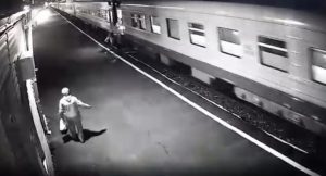 Read more about the article Woman Loses Foot Trying To Jump On Moving Train
