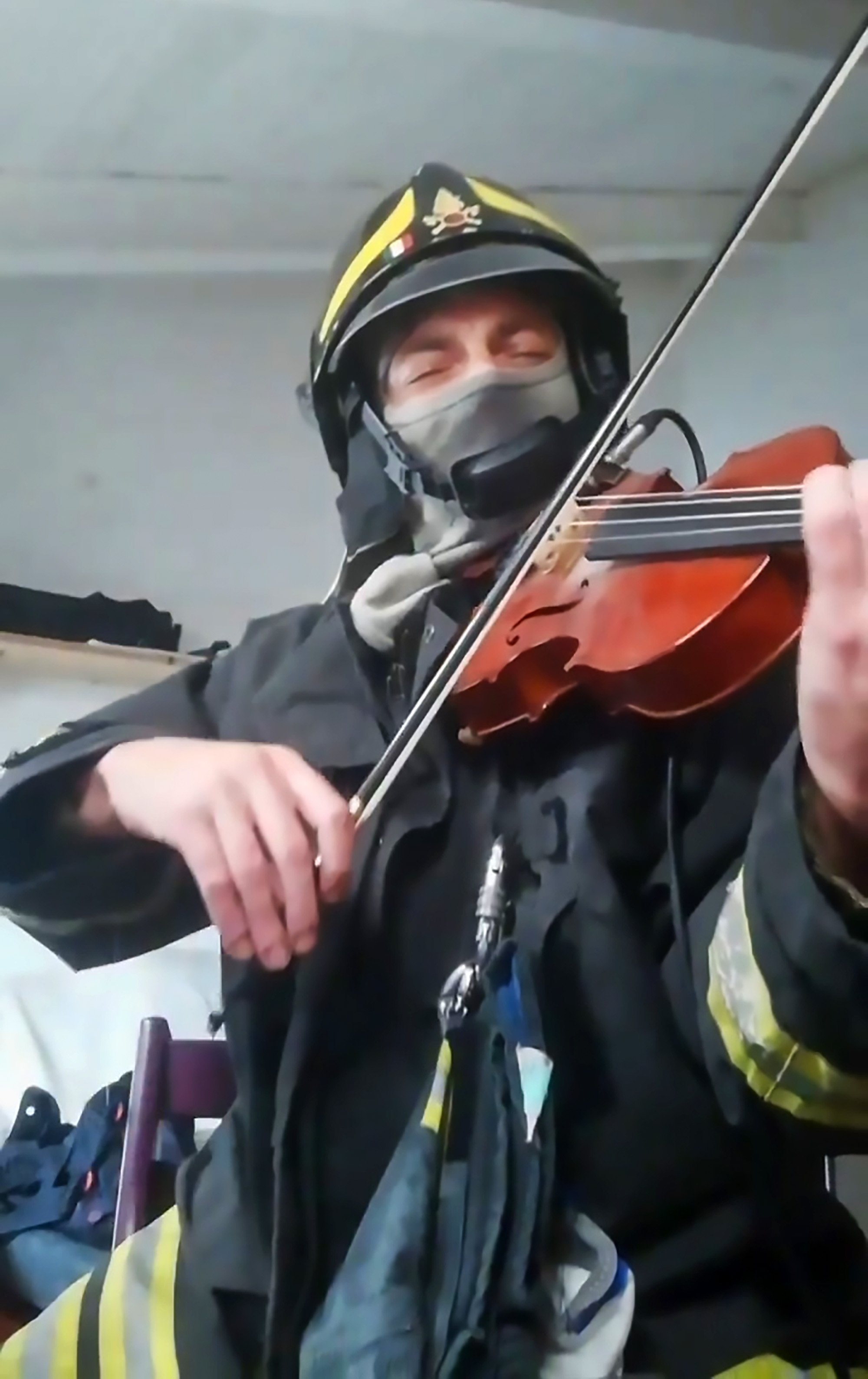 Read more about the article Viral:Moving Moment Fireman Plays Violin For 3 Dead Pals