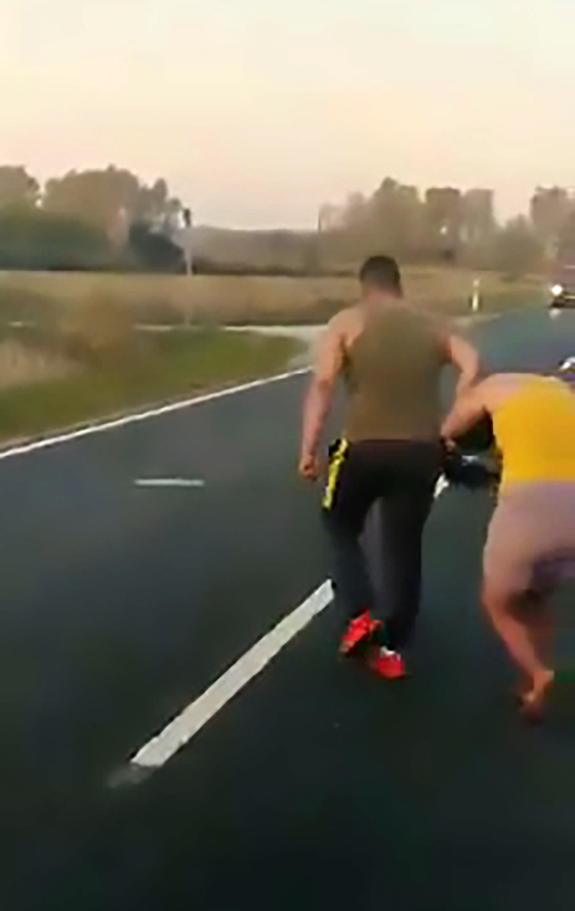 Read more about the article Burly 19yo Thug Drags Girlfriend Along Roadside By Hair