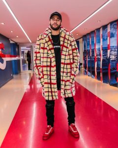 Read more about the article Icardi Makes Fun Of Neymar For Bizarre Coat