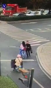 Read more about the article Moment Man In Suit Suddenly Shoves Random Woman Off Bike