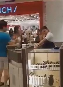 Read more about the article Viral: Angry Mum Attacks Complaining Shop Worker