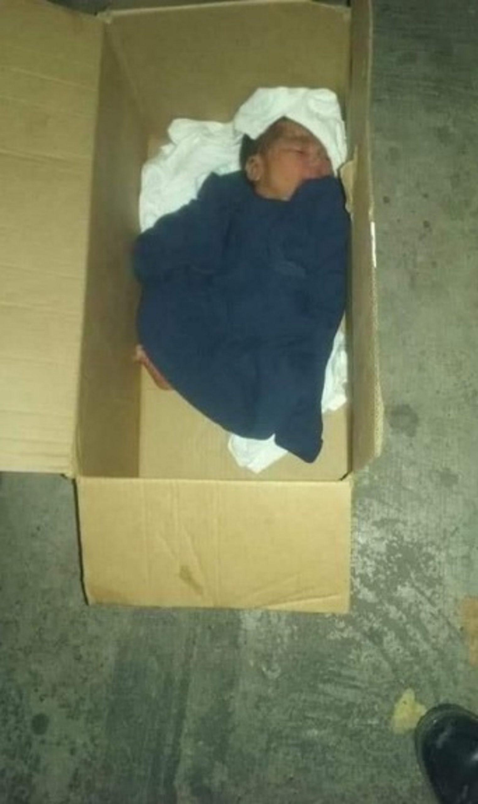 Read more about the article Baby Abandoned In Box With Umbilical Cord Attached