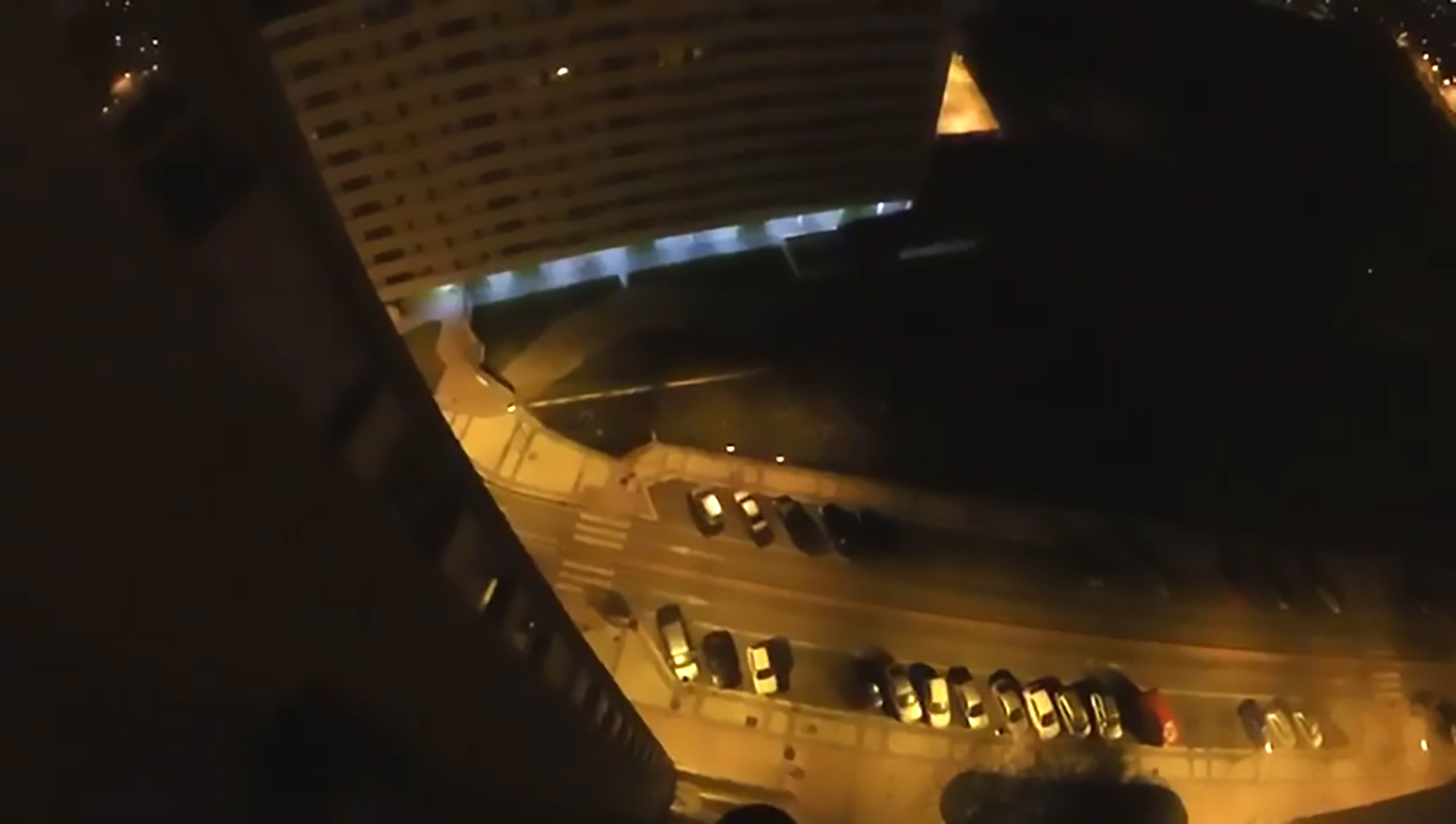 Read more about the article Daredevil BASE Jumper Leaps From City Building At Night