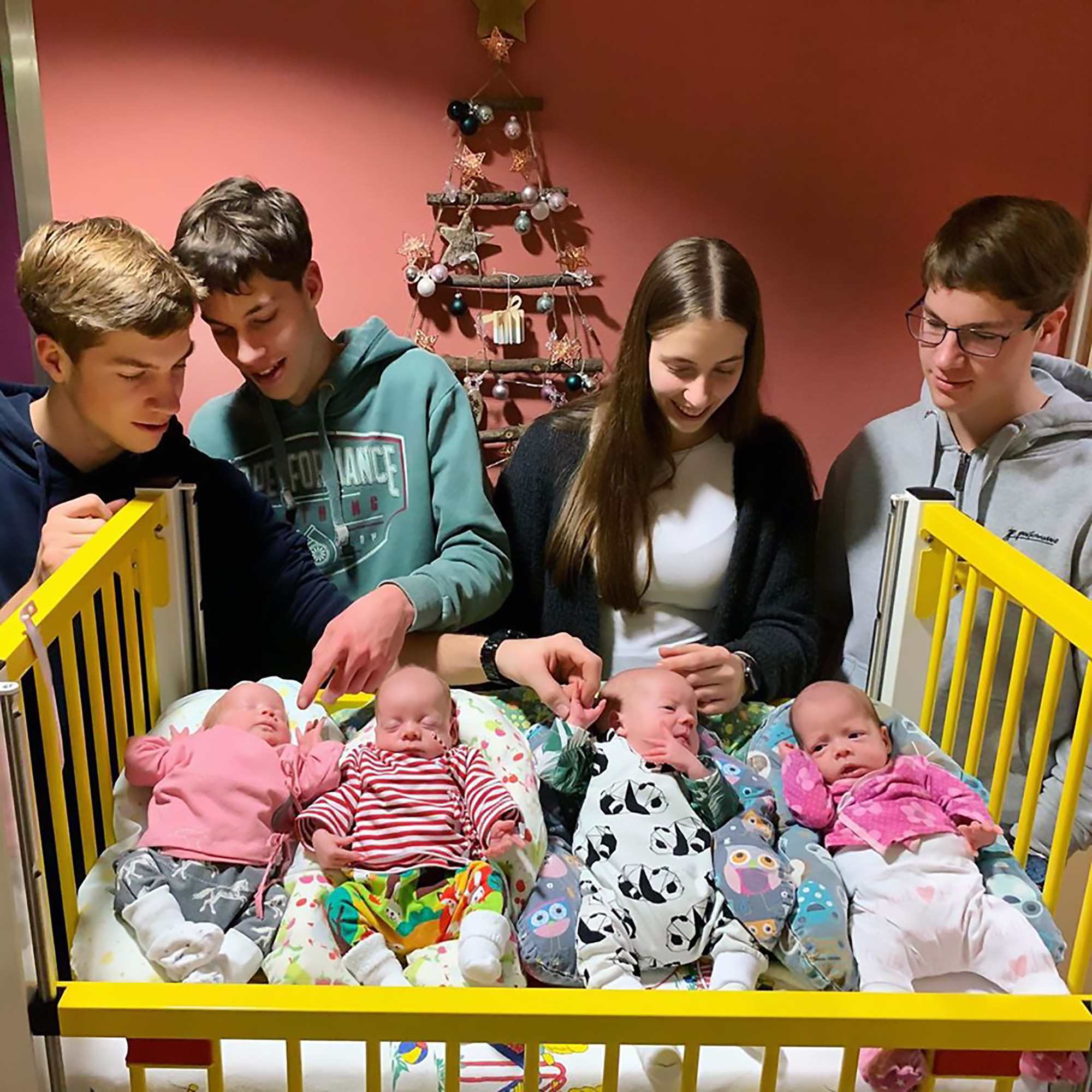 Read more about the article Healthy Quadruplet Babies Hailed As Christmas Miracle