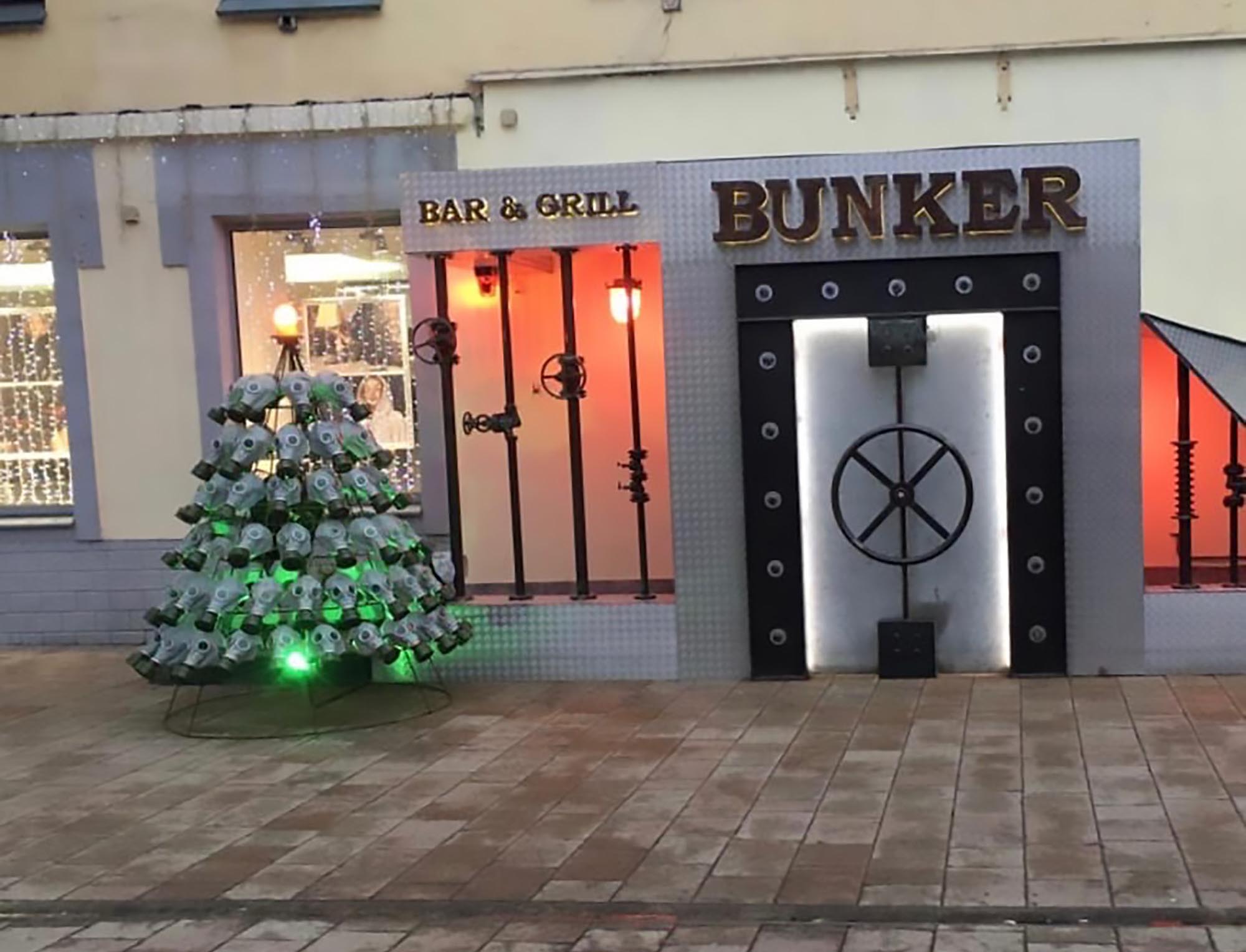 Read more about the article Gas Masks Xmas Tree Sparks Controversy In Polluted City