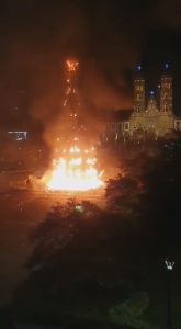 Read more about the article Bungled Fireworks Display Burns Down City Xmas Tree