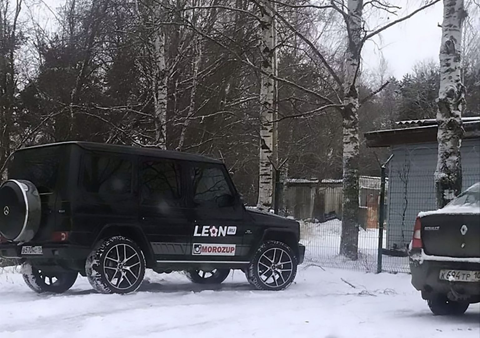 Гелик ушел под землю. Mercedes-Benz g-class мажор 2. Авария Гелит Мерседес Гелендваген. Мерседес Гелик расстрелянный. Разбитый Мерседес Гелендваген.