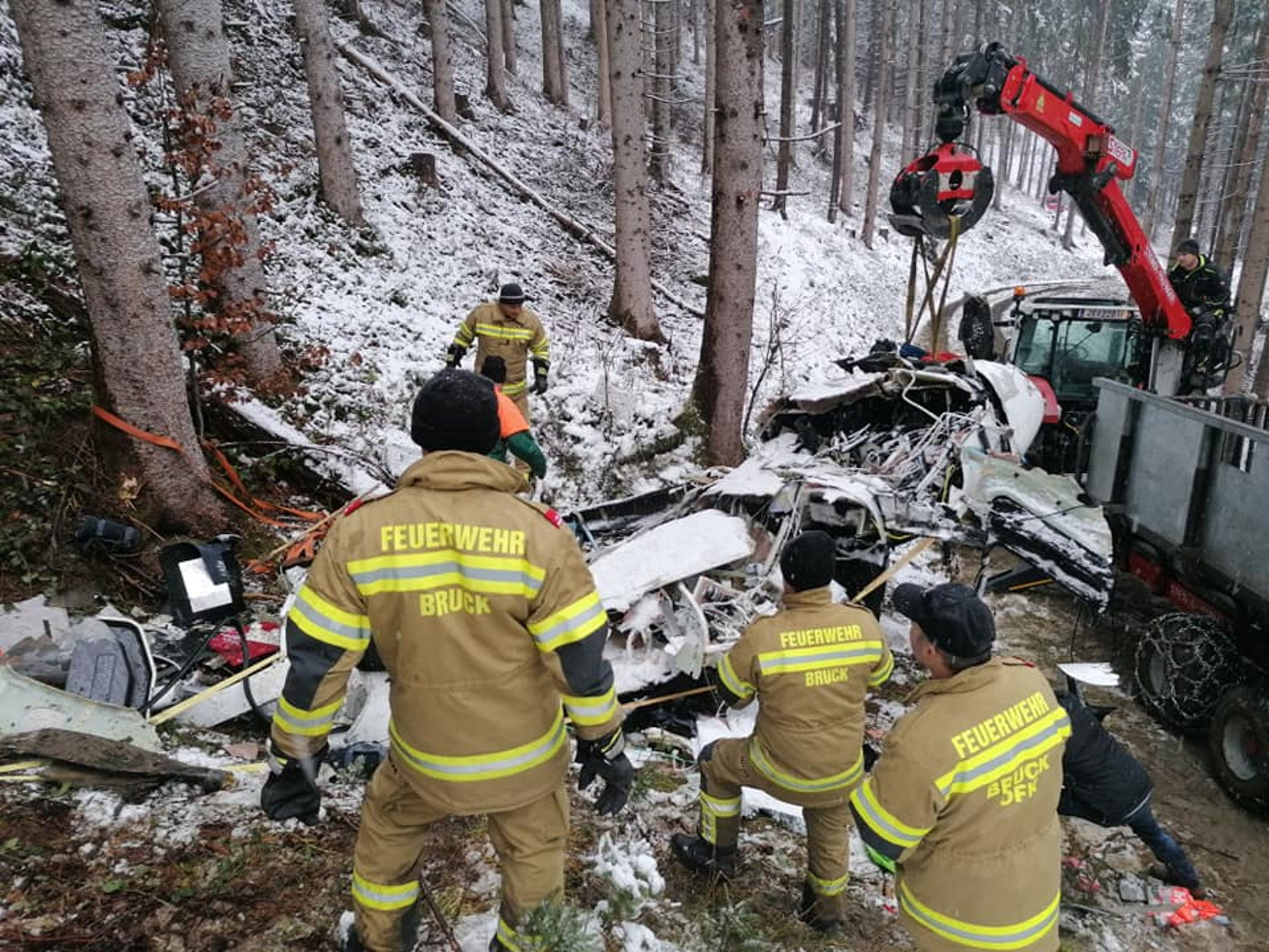Read more about the article Young Daughters Survive Horror Plane Crash In Snowy Alps