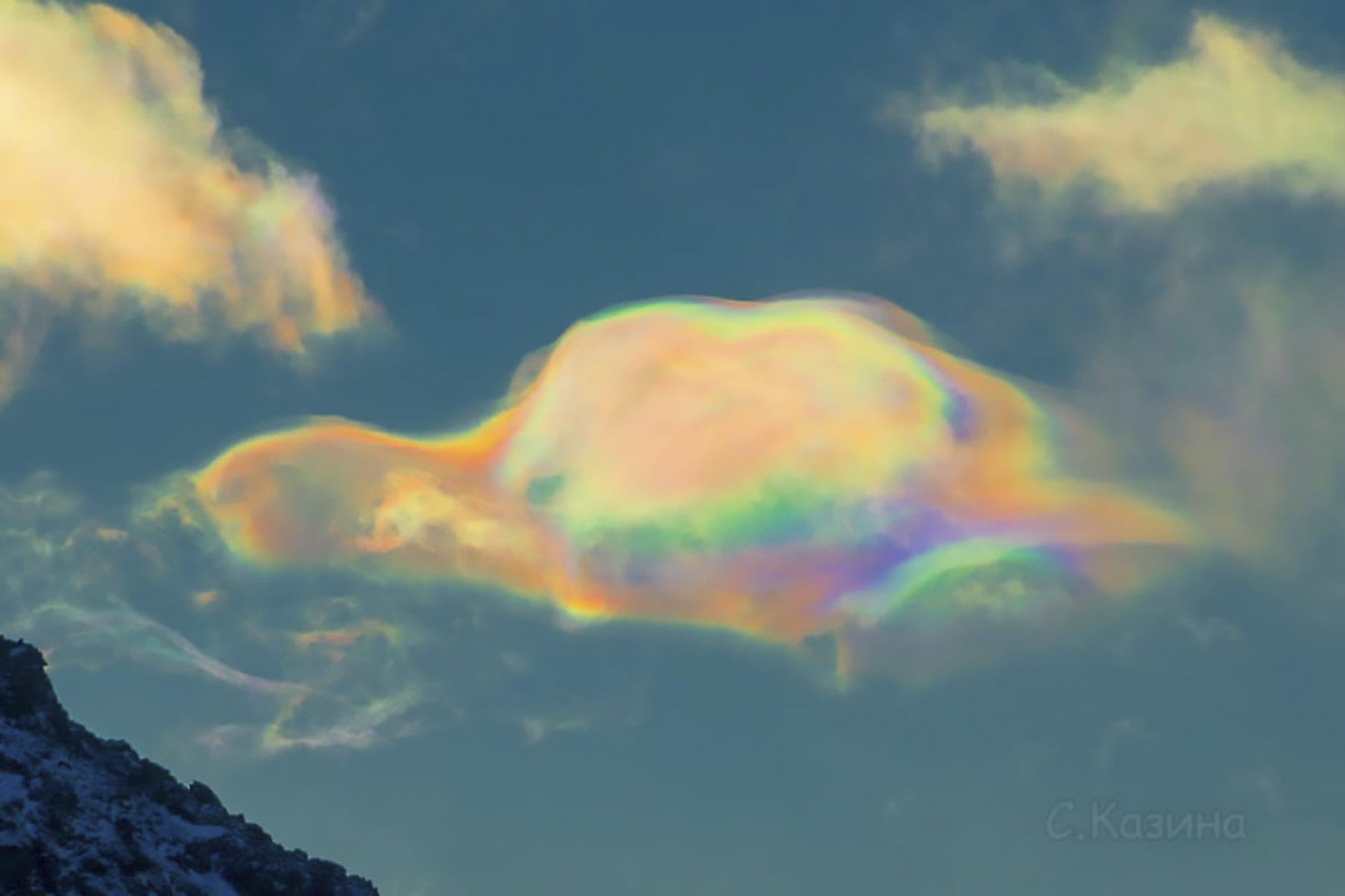Read more about the article Amazing Psychedelic Rainbow Clouds Look Like Jellyfish