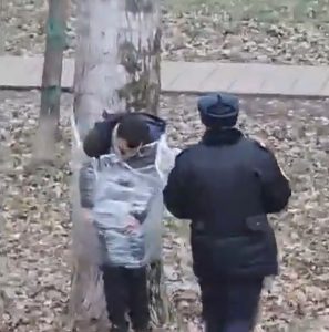 Read more about the article Drunk Man Tied To Tree With Cling Film By Family