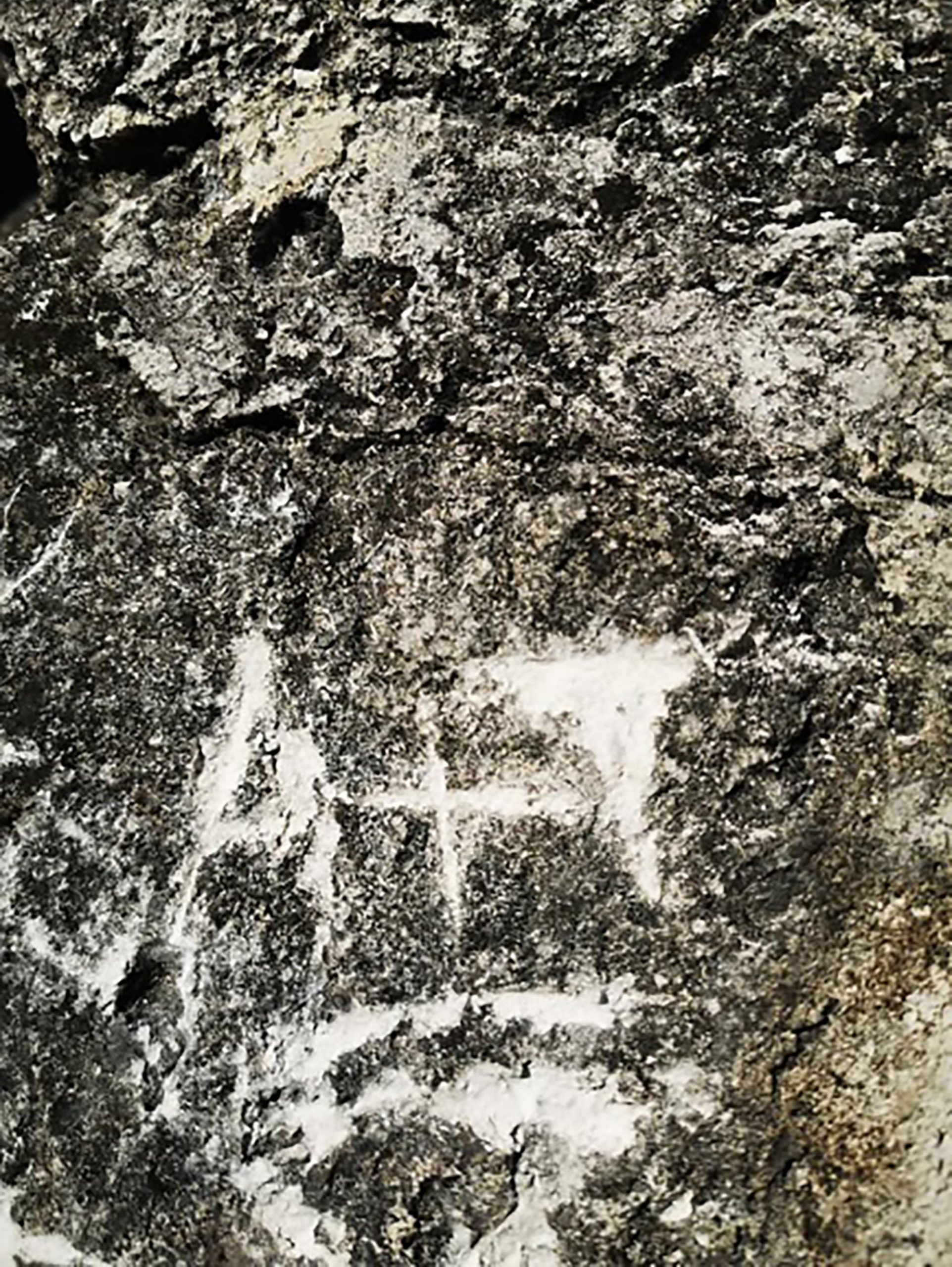 Read more about the article Tourists Caught Carving Initials On Ancient Mayan Temple