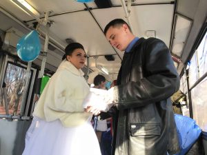 Read more about the article Driver And Conductor Marry On City Bus Where He Proposed