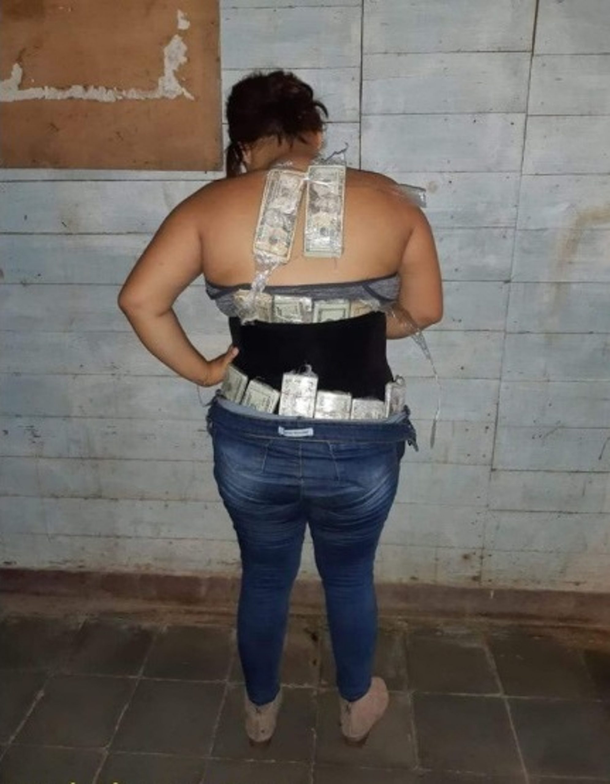 Read more about the article Teen Caught With 42,000 USD Strapped To Body At Border