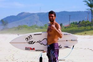 Read more about the article Champ Surfer Dies From Heart Attack During Competition