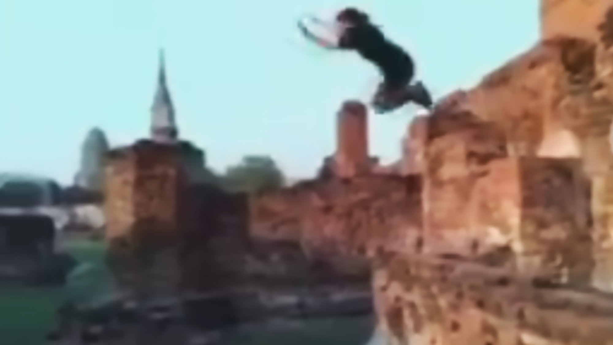 Read more about the article Chubby Daredevil Wanted For 650yo Temple Parkour Stunt