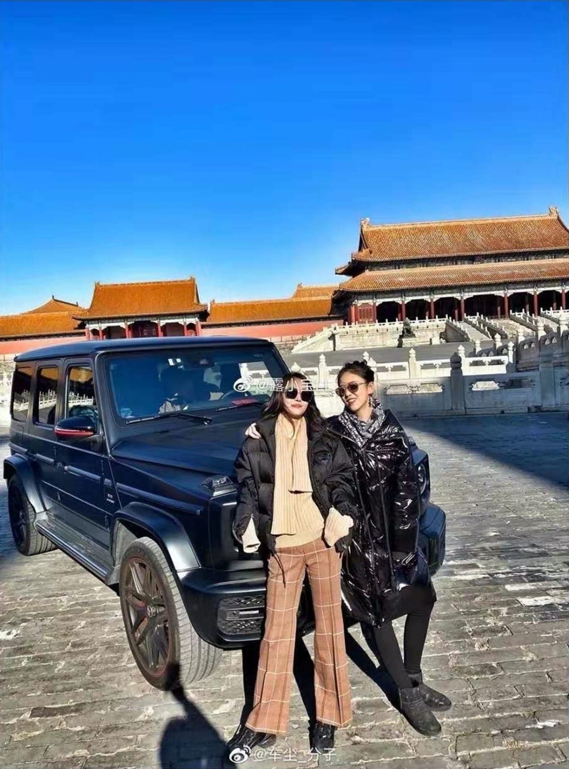 Read more about the article Outrage Over Women Posing With SUV In Forbidden City