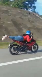 Read more about the article No Licence 17yo Performs Supergirl Stunt On Motorbike