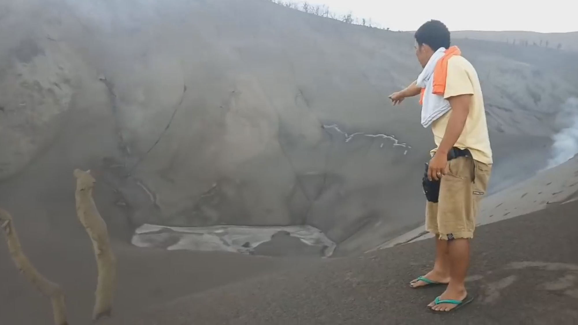 Read more about the article Viral: Man Poses On Active Volcano Crater In Flip-Flops