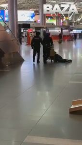 Read more about the article Airport Security Push Drunk Official On Luggage Trolley