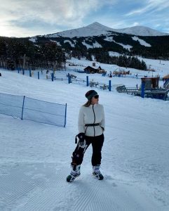 Read more about the article Chapos Wife Goes Back On Insta For Skiing Trip