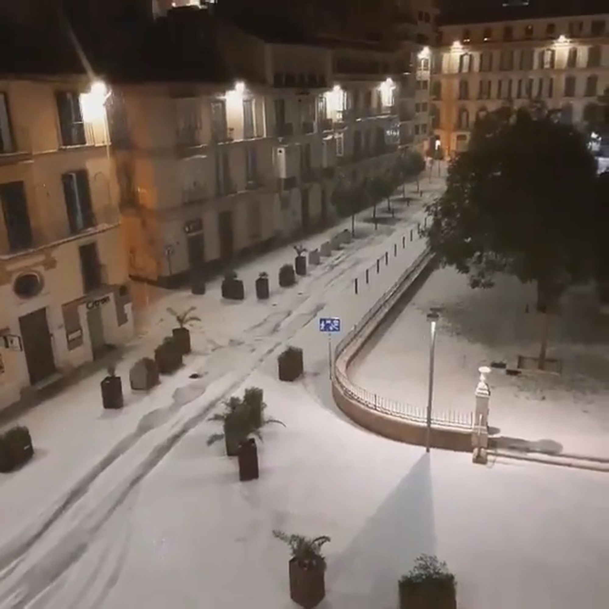 Read more about the article Malaga Covered In Hail After Huge Storm