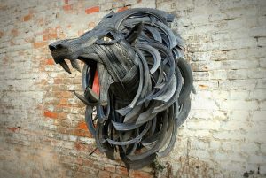Read more about the article Artist Recycles Old Tires Into Amazing Battle Statues