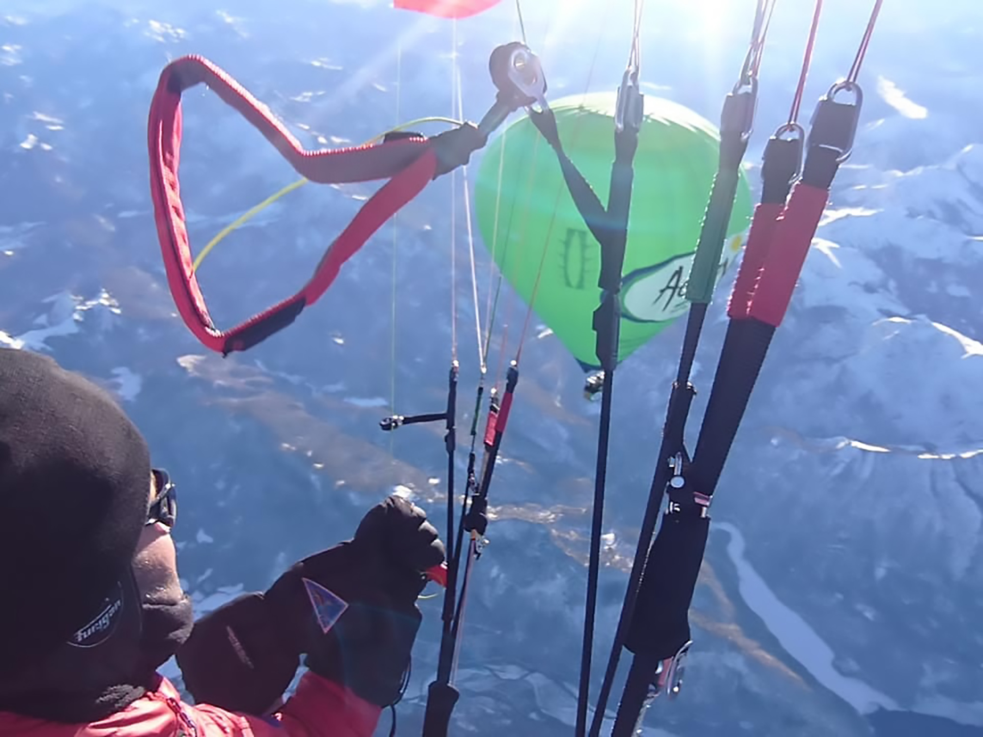 Read more about the article Spectacular Head Over Heels Paragliding Jump from 7km