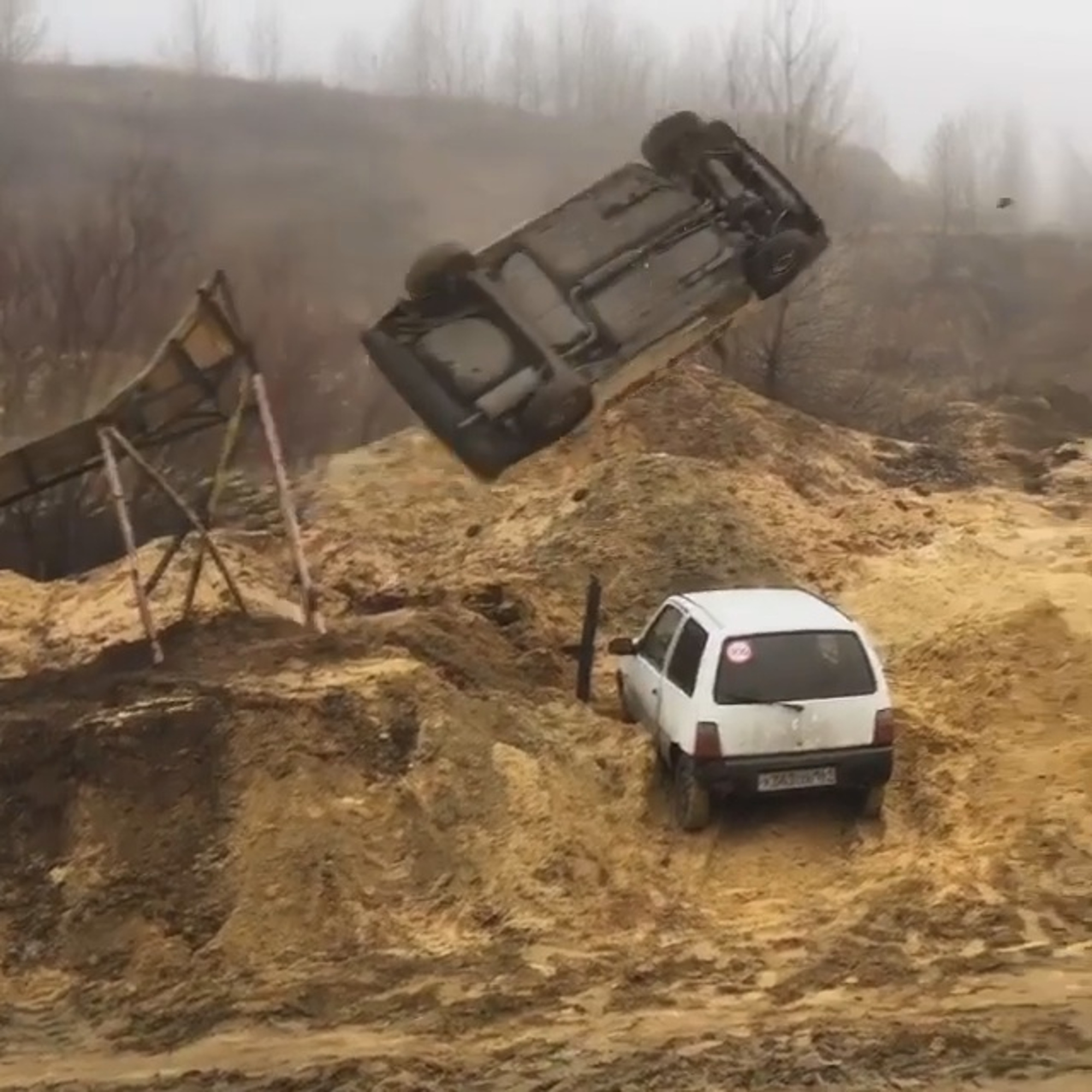 Read more about the article Stuntman Recreates 007 Corkscrew Jump Using A Lada