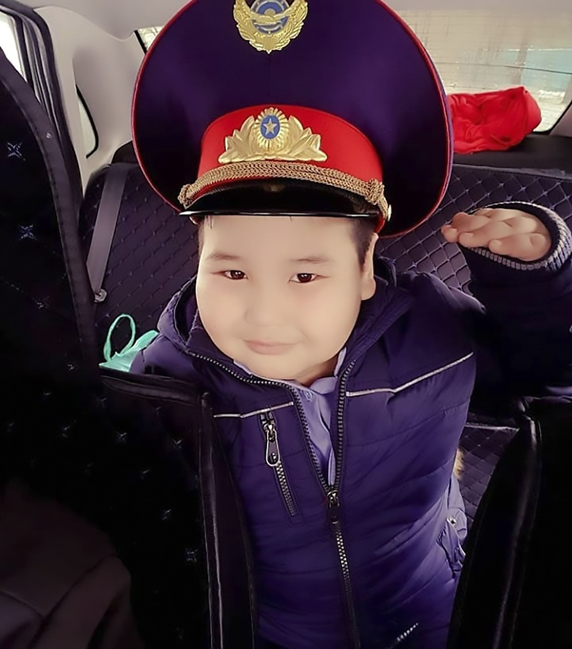 Read more about the article Cute Boy Dressed As Cop Melts Netizens And Police Hearts