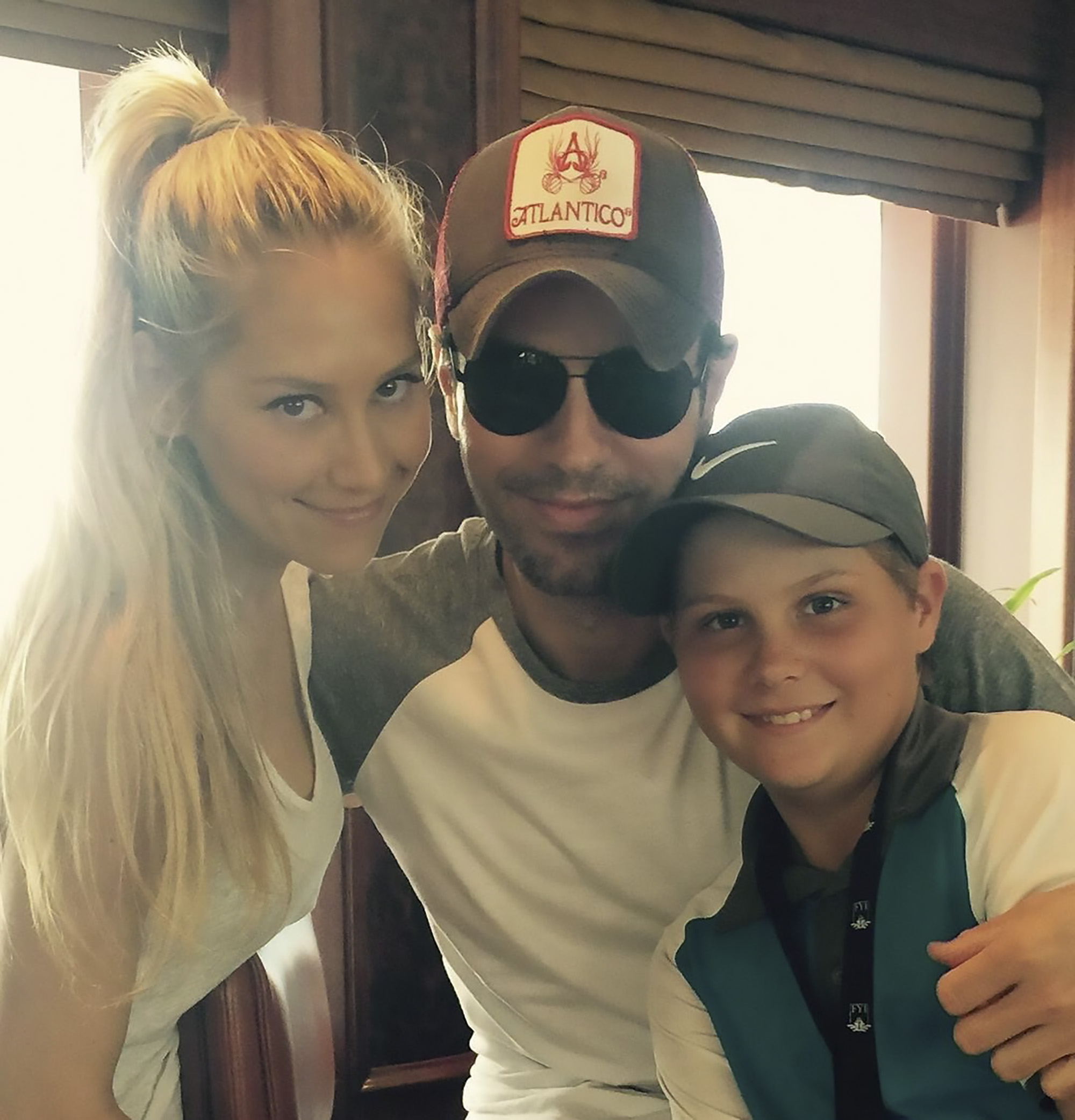 Read more about the article Report: Kournikova Pregnant With Iglesias’ Third