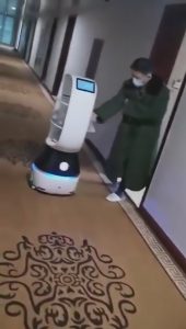 Read more about the article Robot Brings Food To Quarantined Hotel Guests