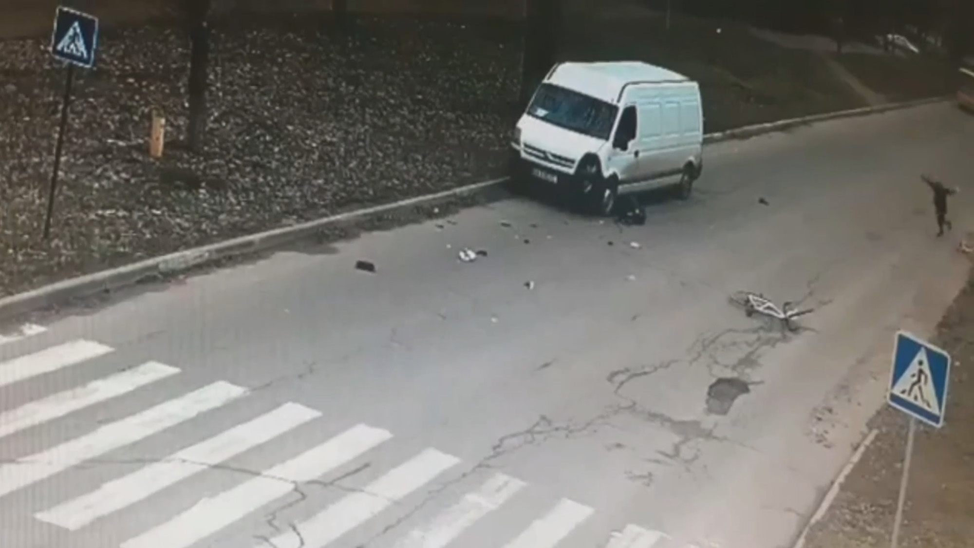Read more about the article Schoolboy Cyclist Thrown Onto Van As He Hits Pothole