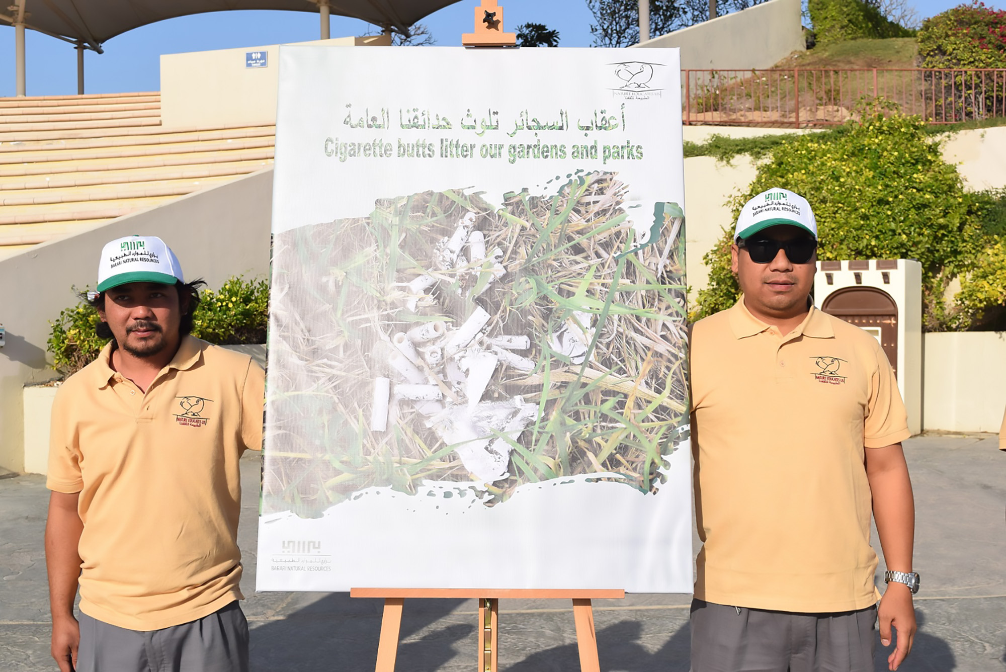 Read more about the article Clever Birds Trained To Pick Up Rubbish In UAE Parks