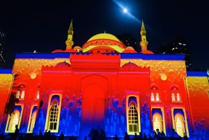 Read more about the article Light Shows Illuminate 19 Landmarks In UAE For 10 Days