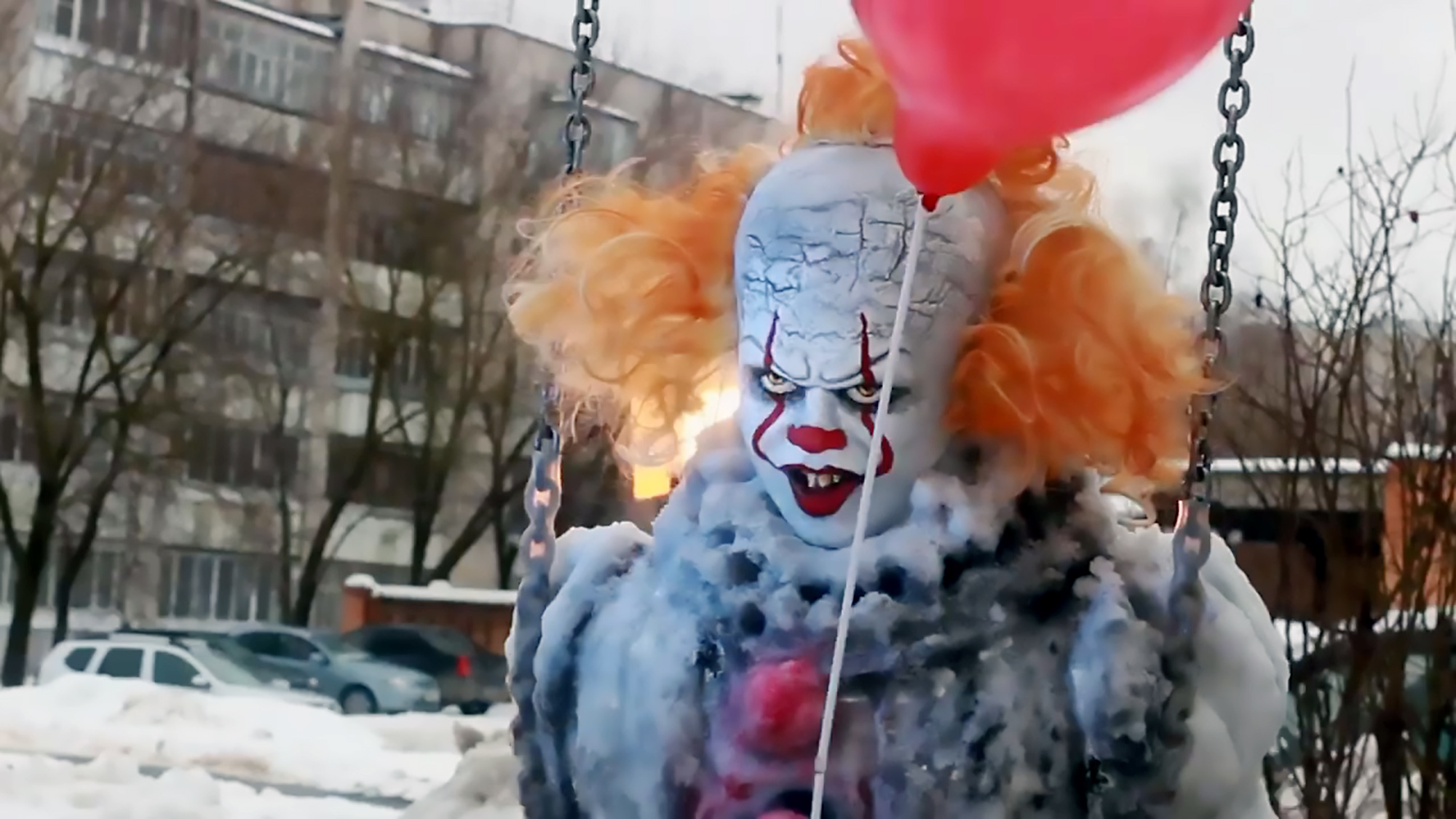 Read more about the article Artist Creates Amazingly Real Stephen King Horror Clown
