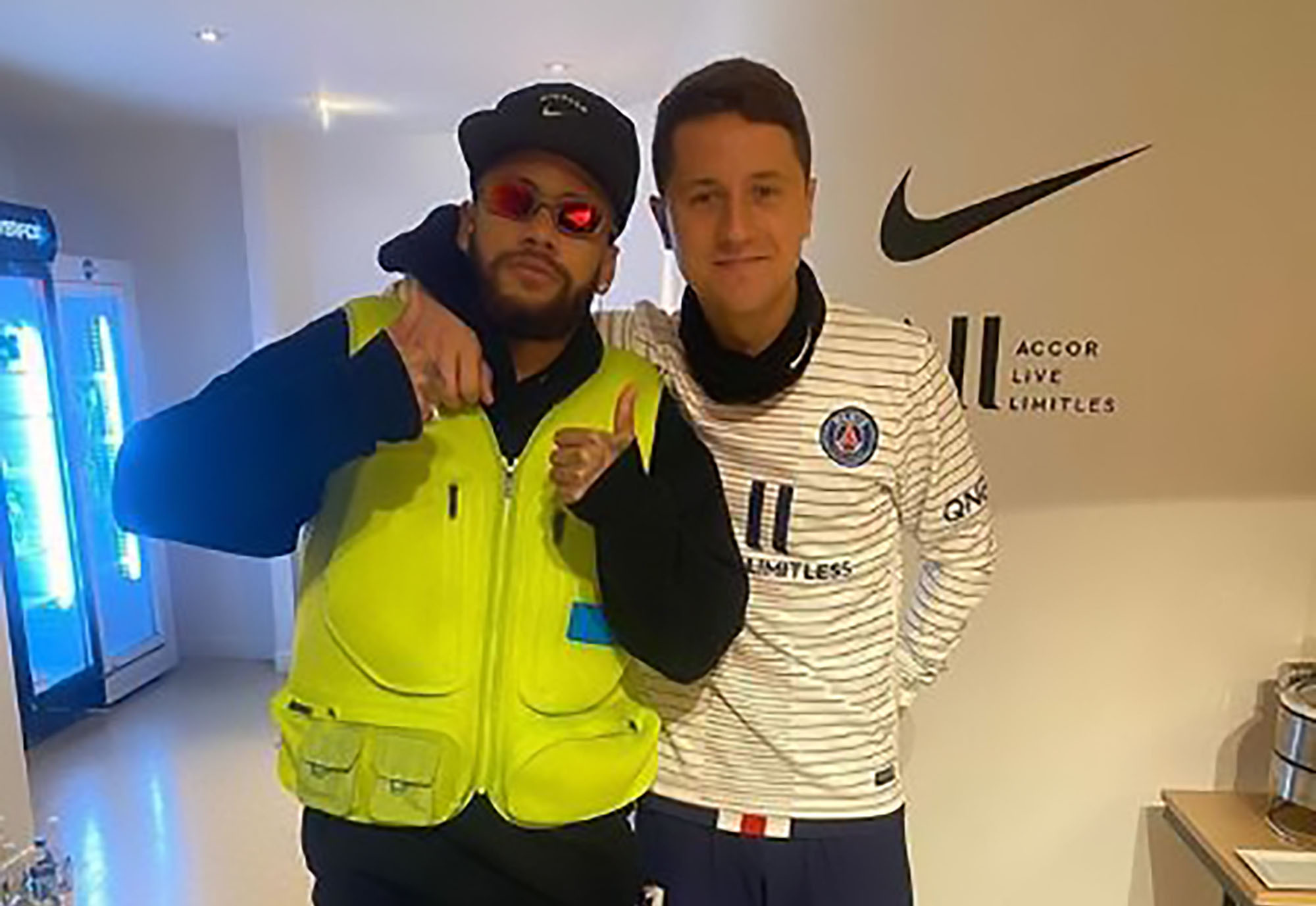 Read more about the article Ander Herrera Mocks Neymars Yellow Vest Getup