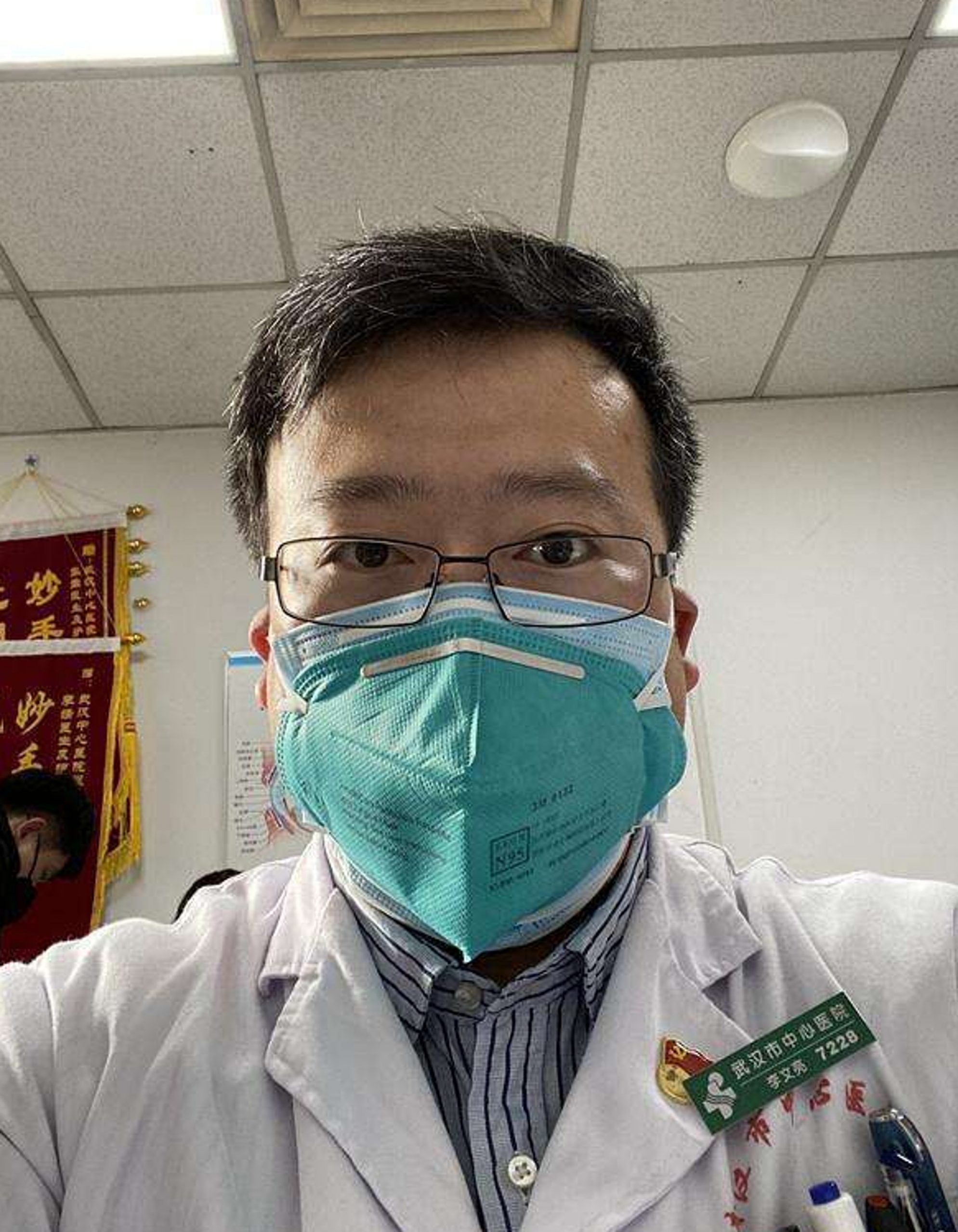 Read more about the article Wuhan Cops Apologise To Family Of Whistleblower Doctor
