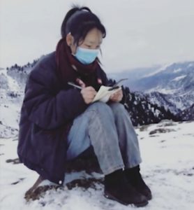 Read more about the article Girl Climbs Frozen Mountain Daily To Attend Online Class