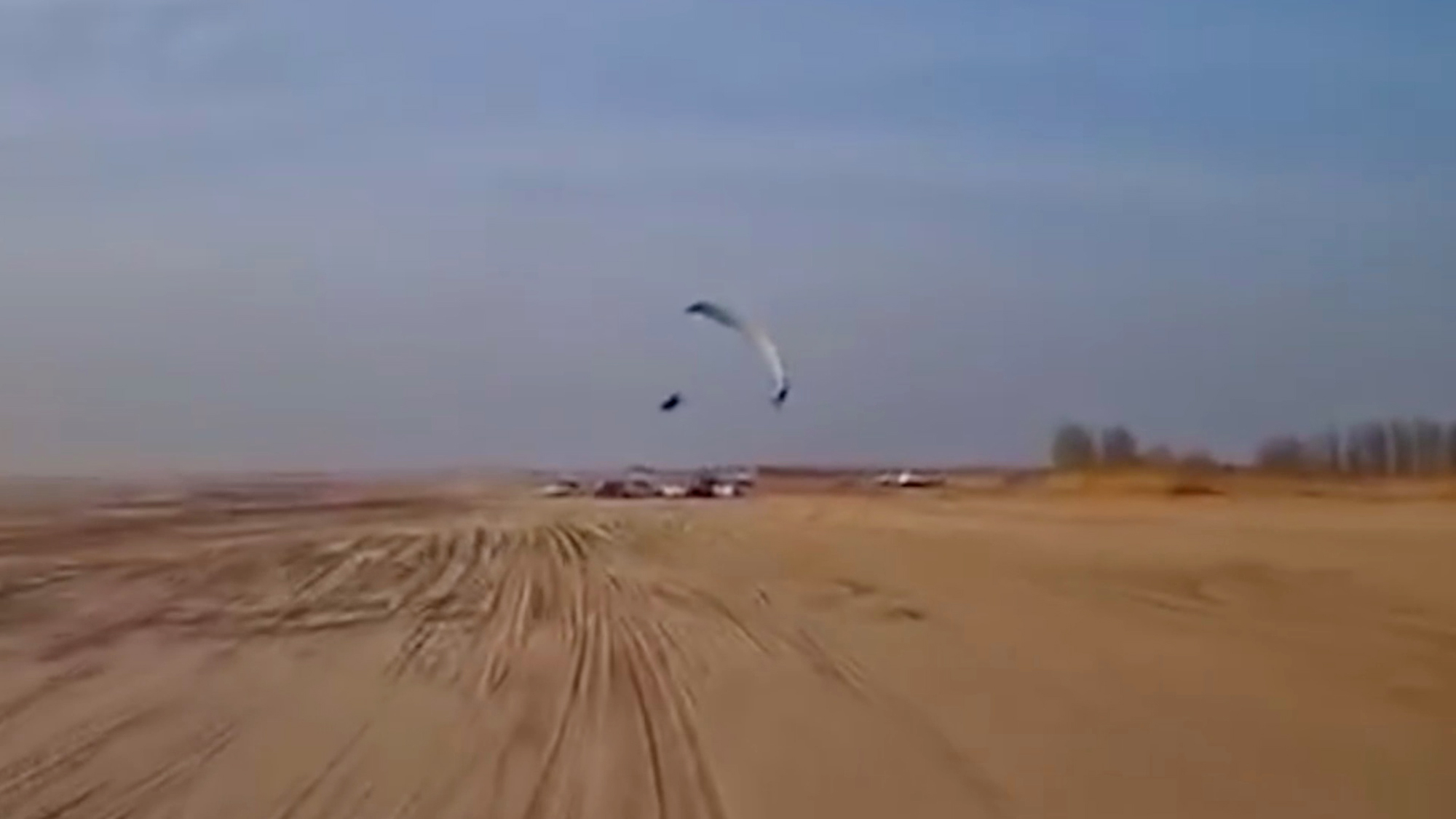 Read more about the article Paragliders Bone-Shattering Plunge And Crash