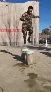 Read more about the article Chinese Kung Fu Soldier Runs On Water