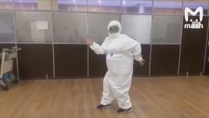 Read more about the article COVID Medic Dances To Ghostbusters Theme In Hazmat Gear