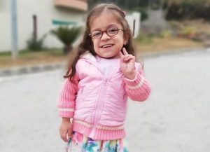 Read more about the article Cute Rare Disease Girl Wants To Be Doctor To Help Others