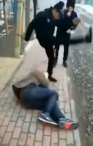 Read more about the article Russian Teens Kicks Drunk Mans Head Like Football