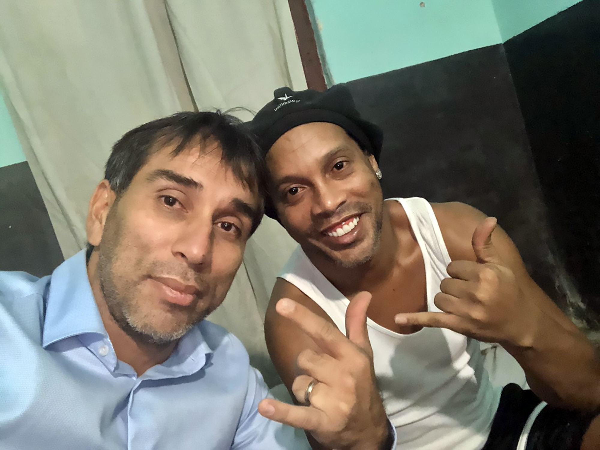 Read more about the article Ex-Paraguay Striker Says Ronaldinho Is Sad In Prison