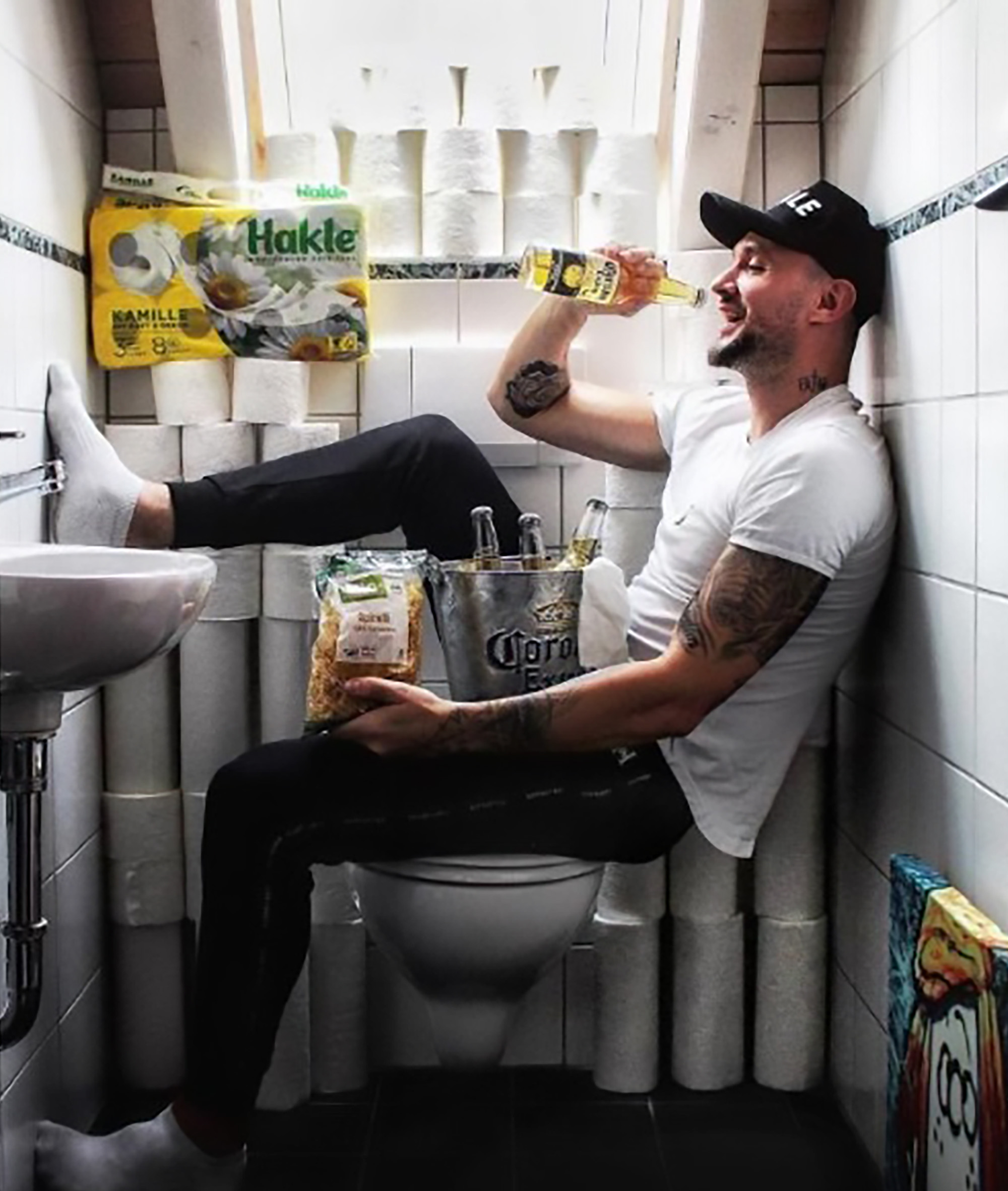 Read more about the article Social Media Influencers Offer Free Loo Paper For Likes