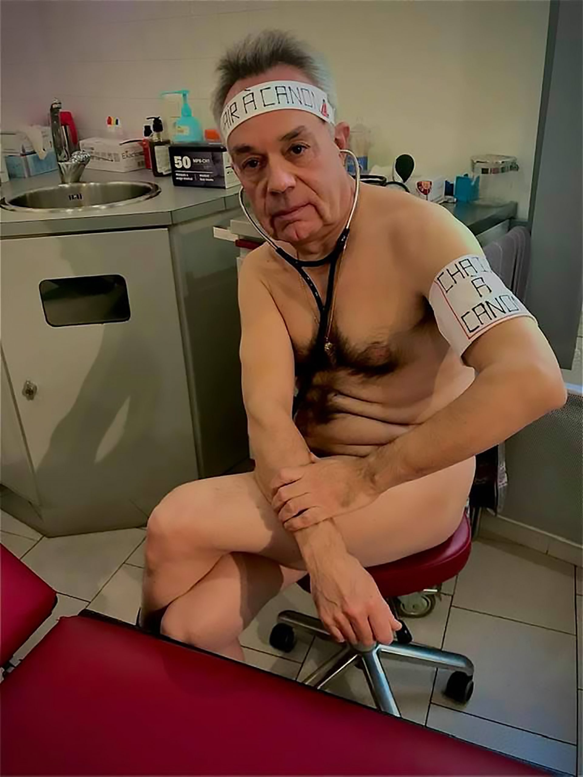 Read more about the article French Dr Poses Nude To Protest Lack Of COVID Equipment