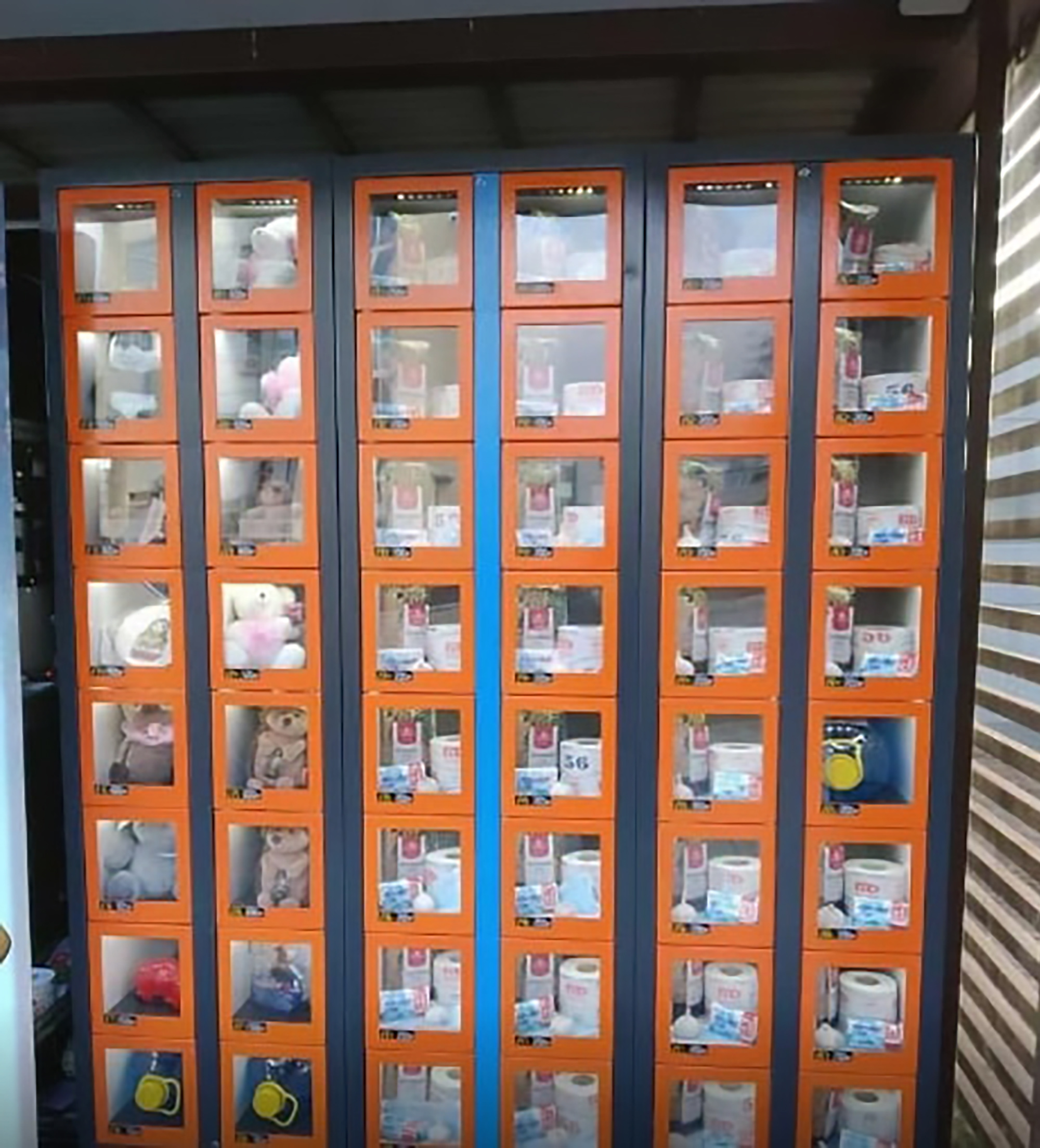 Read more about the article Russia Vending Machines Dish Out COVID-19 Survival Kits