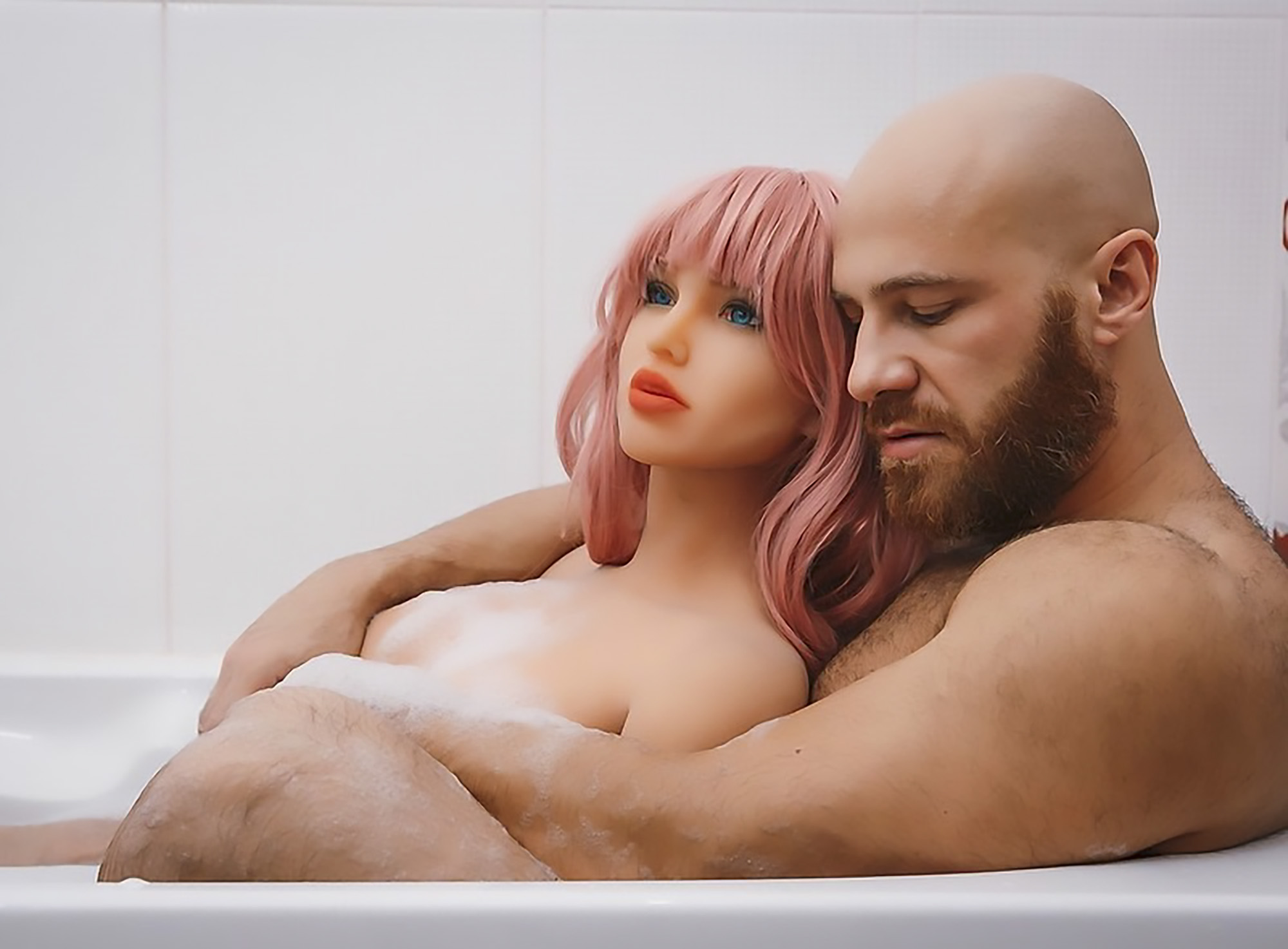 Read more about the article Beefy Actor Announces Date For Wedding To Sex Doll